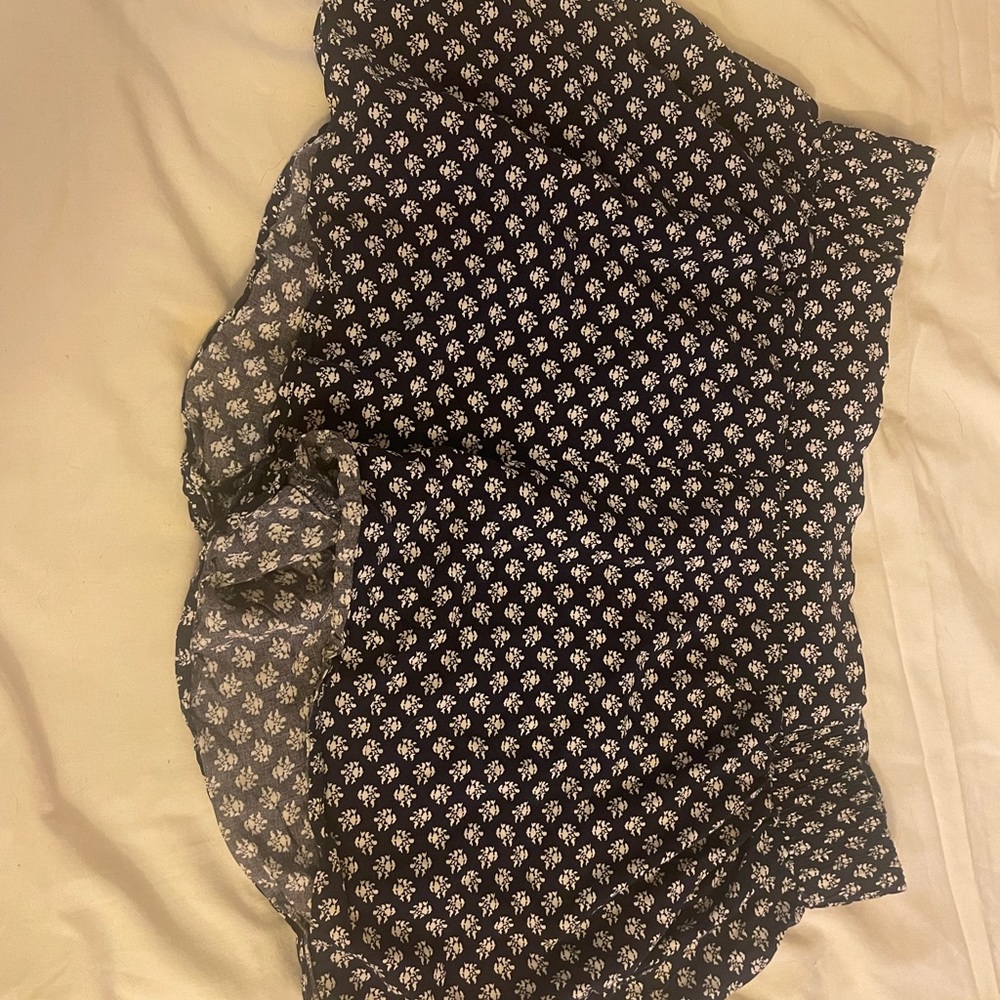 SHORTS - Picture 2 of 5